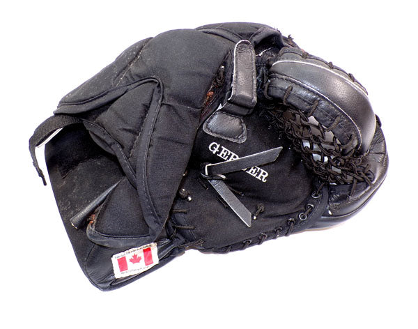 2005-06 Martin Gerber Carolina Hurricanes TRAPPER Sher-Wood Black Glove