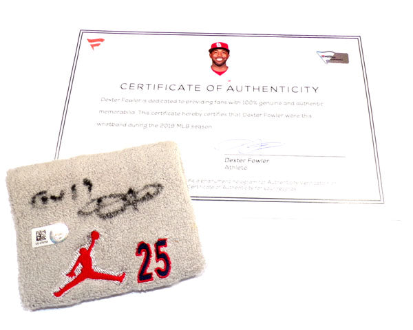 Signed 2019 Dexter Fowler Cardinals Game-Used Grey Nike Wristband #25 VS478758