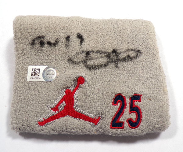Signed 2019 Dexter Fowler Cardinals Game-Used Grey Nike Wristband #25 VS478758 Pic2