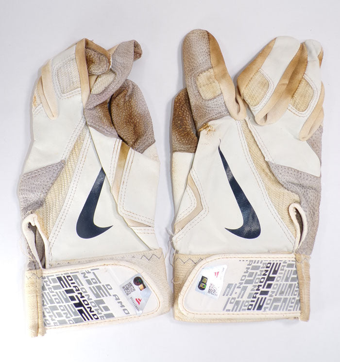 2014 Mark Teixeira Yankees Game-Used Nike RH White/Gray Batting Glove COA