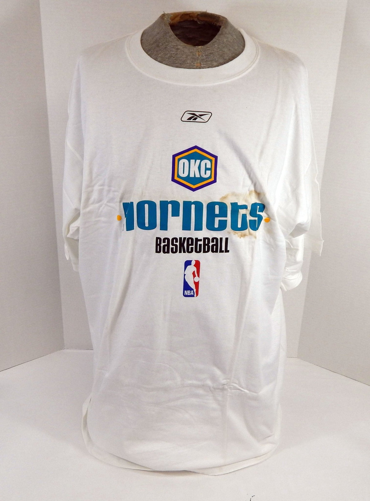 New Orleans Oklahoma City Hornets Team Issued White Training T-Shirt XL 1 - DP57501